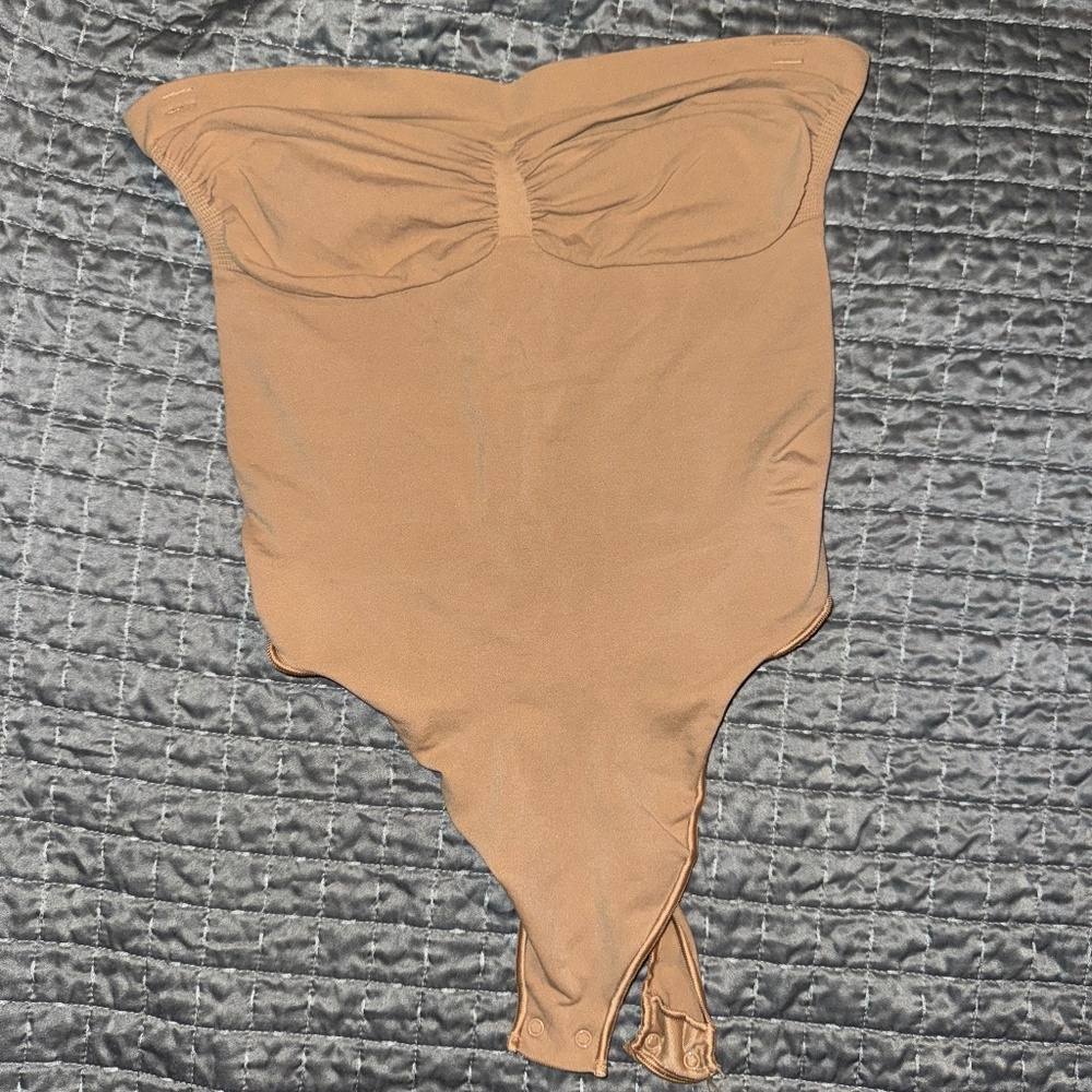 Skims Seamless Sculpt Strapless Thong Bodysuit